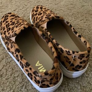 Cheetah print shoes with fake fur
